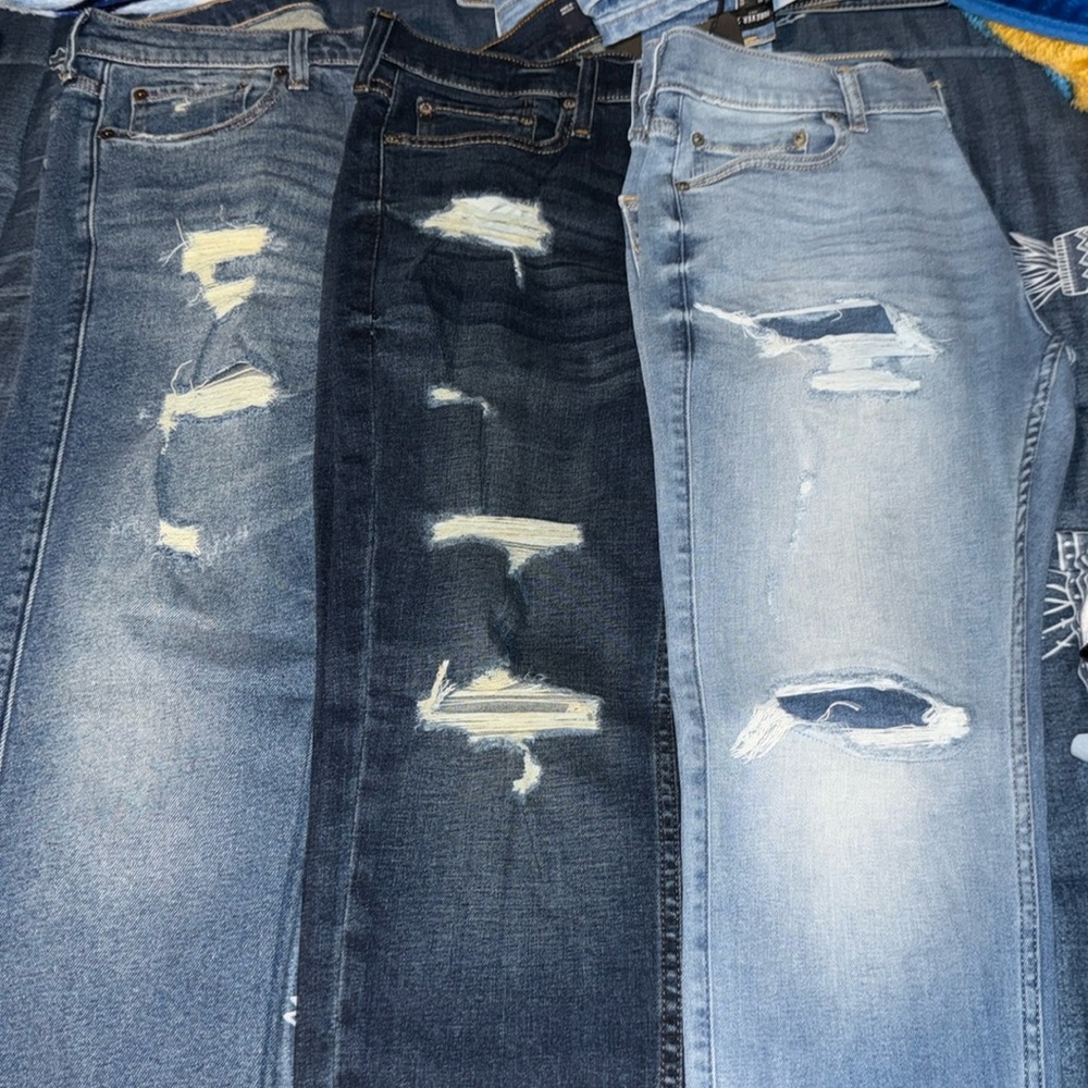 3 Hollister jeans all 31x30. Ripped Skinny stretch jeans. 3 colors.
